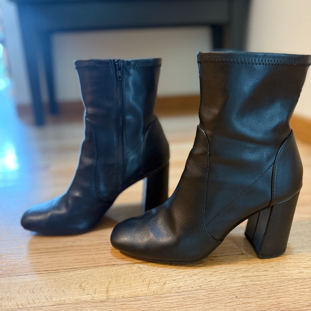 Elegant Black Leather Heeled Boots - Picture 1 of 6